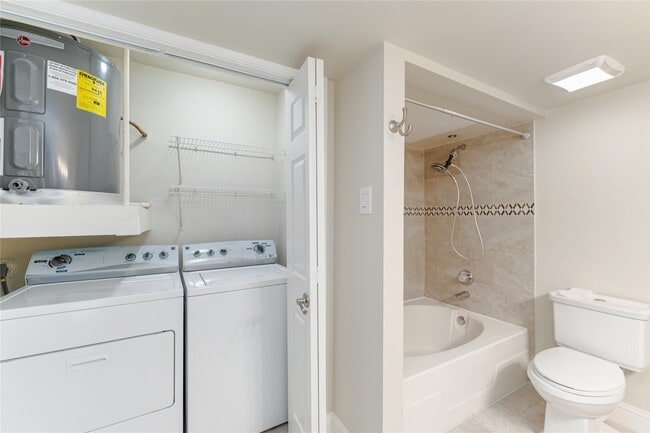 Building Photo - 3231 Allen Pkwy