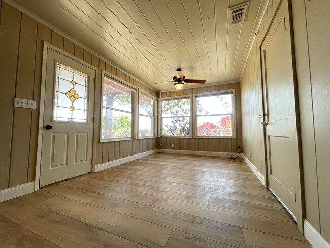 Building Photo - 1 Month Free Rent!! FarmHouse with Room for Everyone