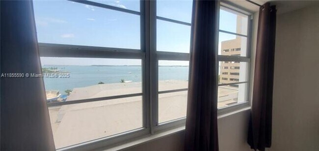 Building Photo - 999 Brickell Bay Dr