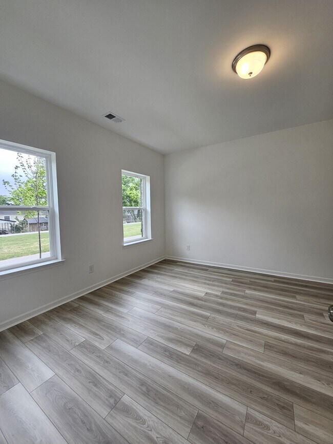 Building Photo - 128 Rosebush Ln