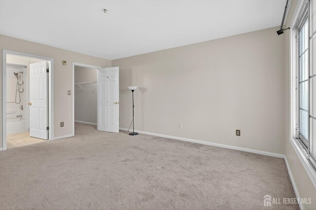 Building Photo - 726 Waterford Dr