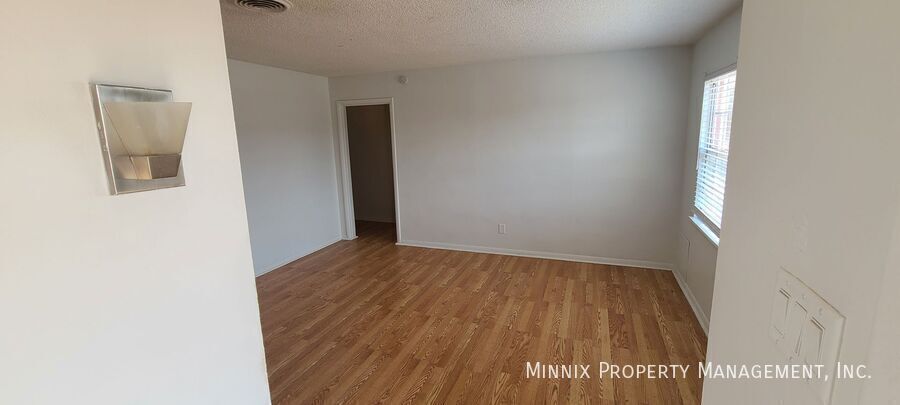 Building Photo - 210 N Glenwood Dr