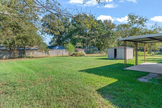 Building Photo - 908 TX-243