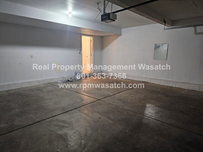 Building Photo - Perfect Multi Level home in West Vally City Utah