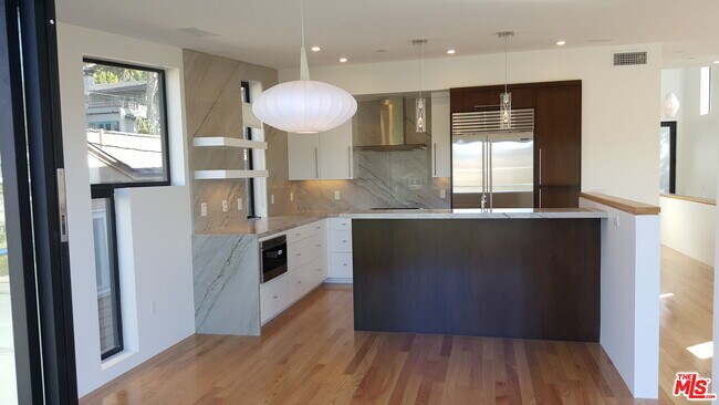 Building Photo - 581 Agate St