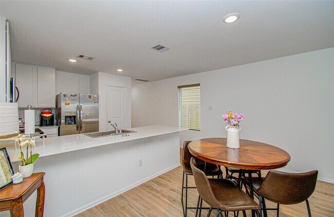 Building Photo - 21575 Carosella Dr