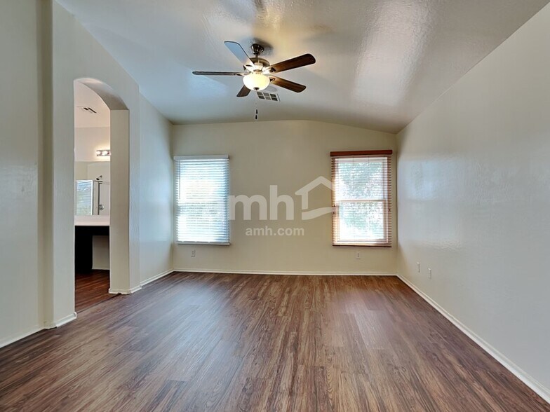 Building Photo - 18139 W Smokey Dr