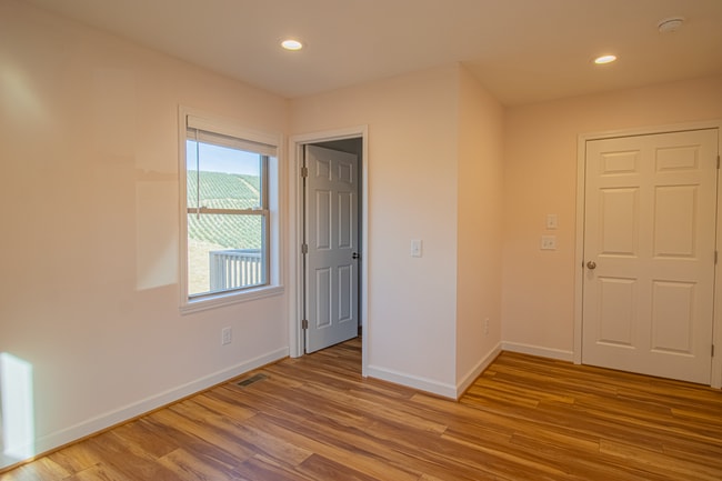 Building Photo - 218 Ava Wy