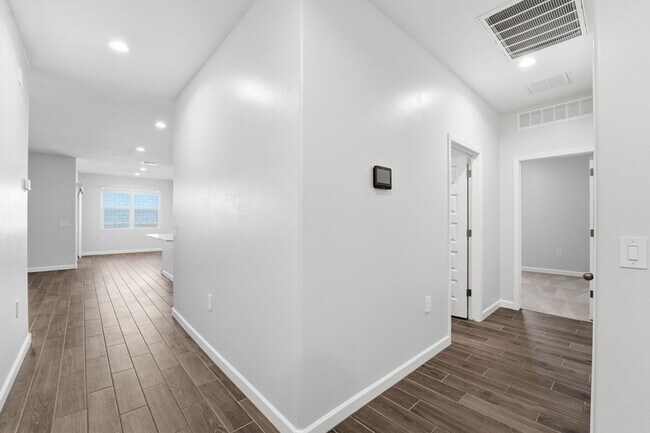 Building Photo - Modern 4-Bedroom Ranch-Style Corner Lot Home - *RENT SPECIAL*