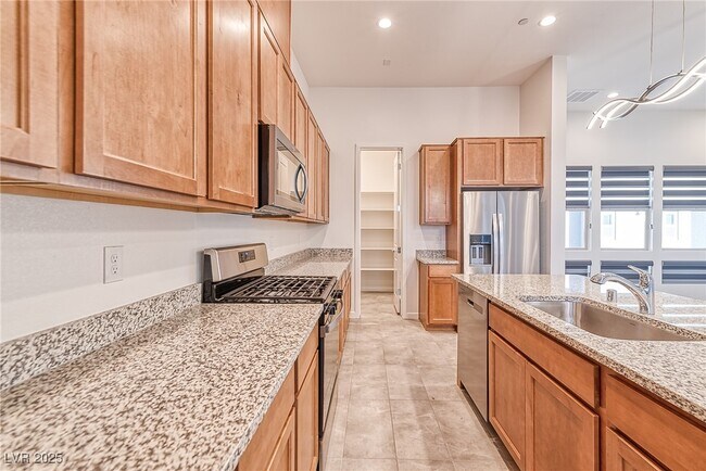 Building Photo - 643 Grey Saker St