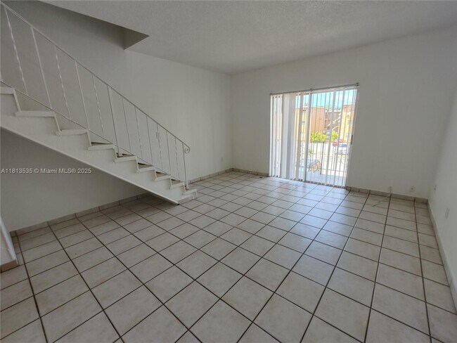 Building Photo - 1305 W 53rd St