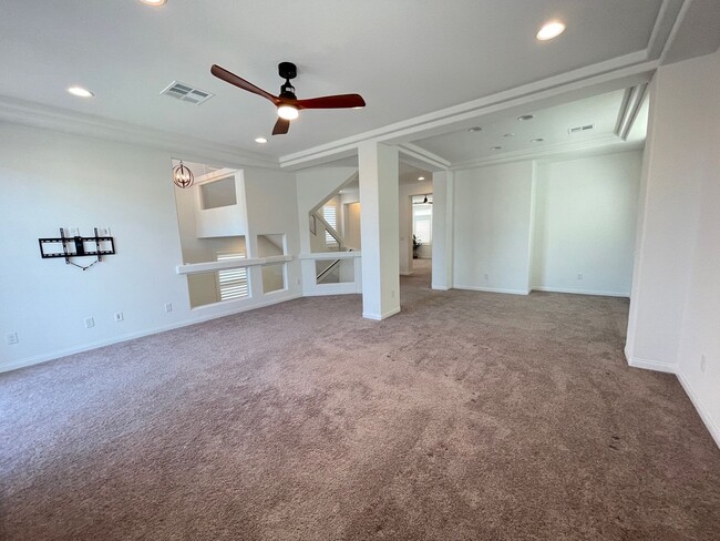 Building Photo - 3 Story house 4 bedroom / 3.5 bath, Southwest