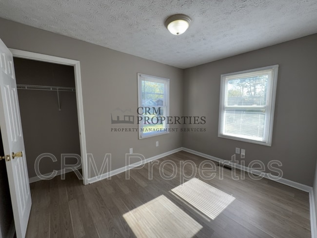 Building Photo - 1233 E Jefferson St