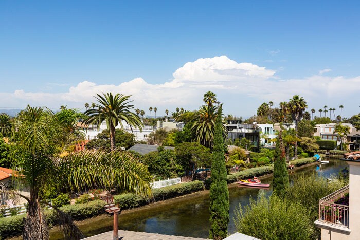 Building Photo - 432 Howland Canal