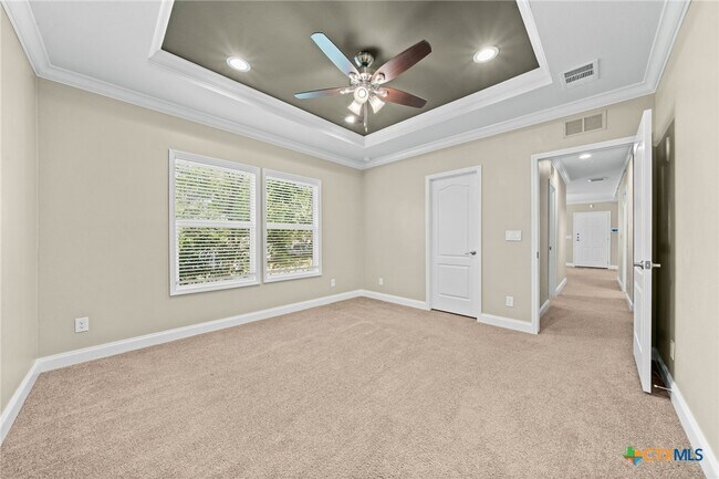 Building Photo - 711 La Cresta Dr
