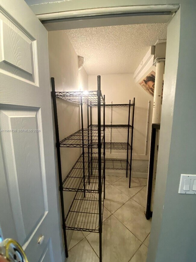 Building Photo - 613 N University Dr