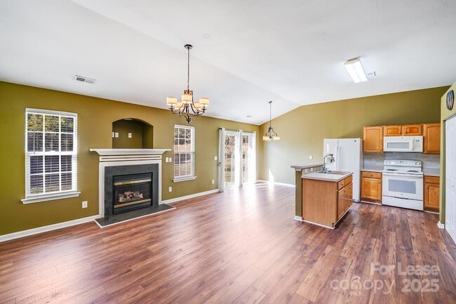 Building Photo - 5911 Vista Verde Ct