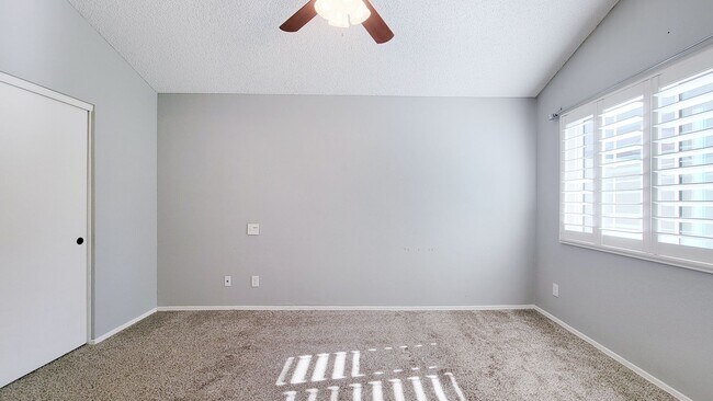 Building Photo - Townhome with two car garage! Community pool!