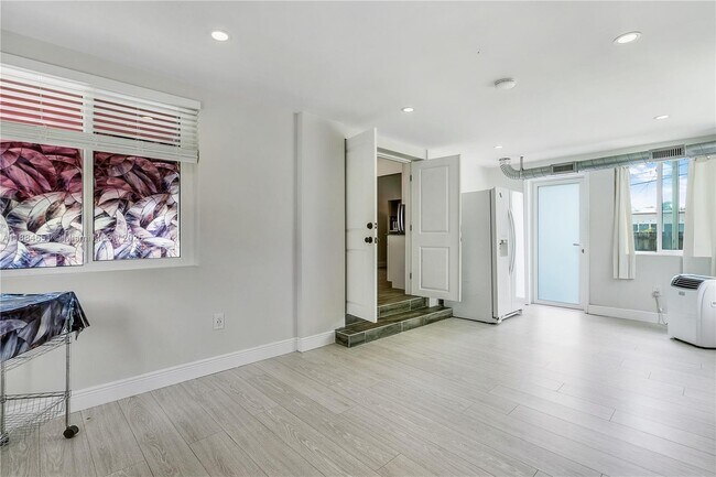 Building Photo - 5900 SW 44th Terrace