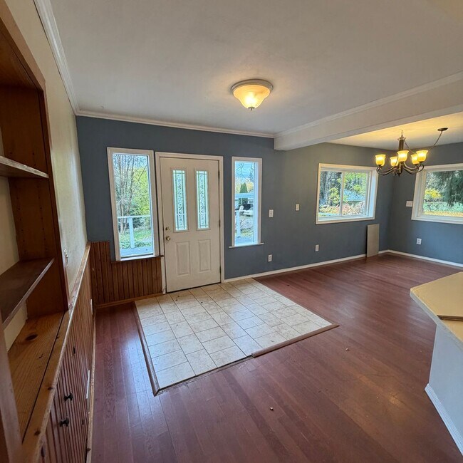 Building Photo - 10002 N Whitworth Dr