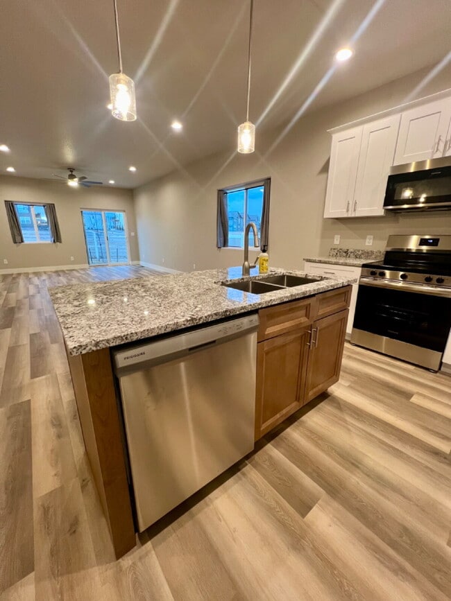 Building Photo - 3 Bedroom New Build Available Now!