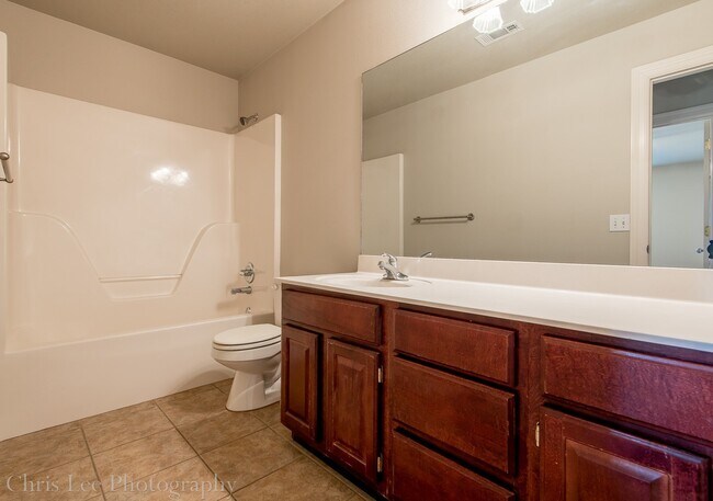 Building Photo - Spacious 3 Bedroom Home on Corner Lot! Must See!