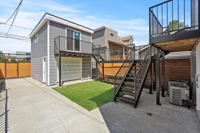 Building Photo - 2118 N Kilpatrick Ave