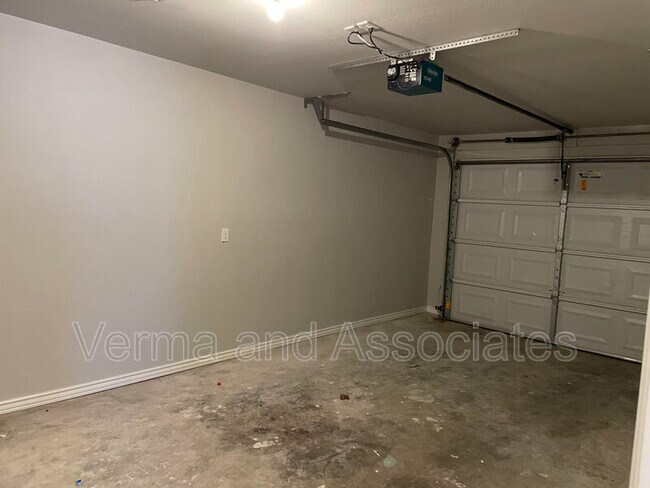 Building Photo - 281 Graystone Cir