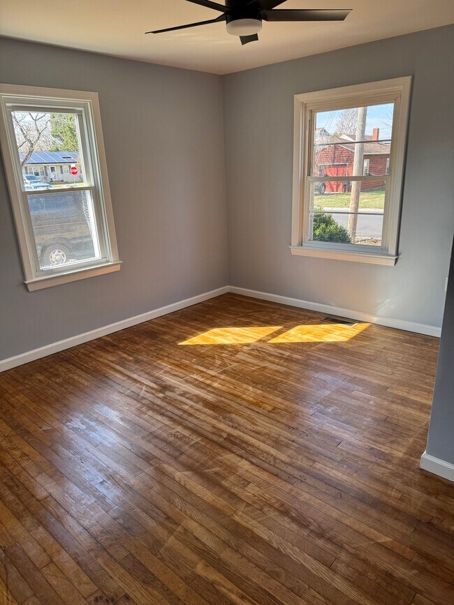 Building Photo - 1302 Hazel St