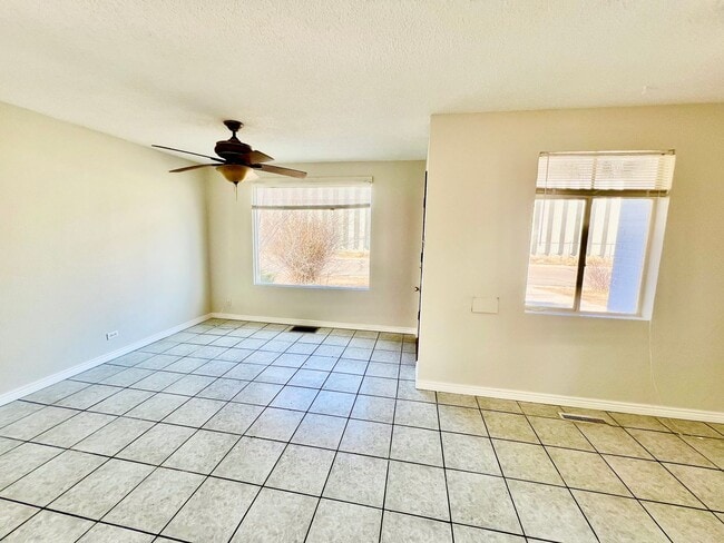 Building Photo - Charming 3-bedroom, 1-bathroom home availa...