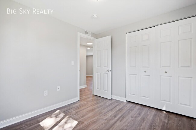 Building Photo - 127 Walnut St