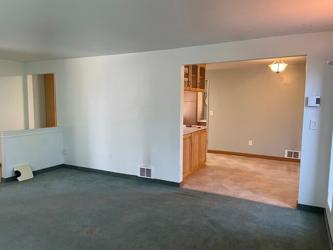 Building Photo - 2 BR/1.75 BA home in Edmonds