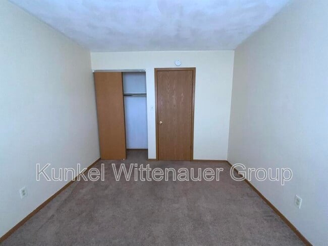 Building Photo - 700 Ganim Dr