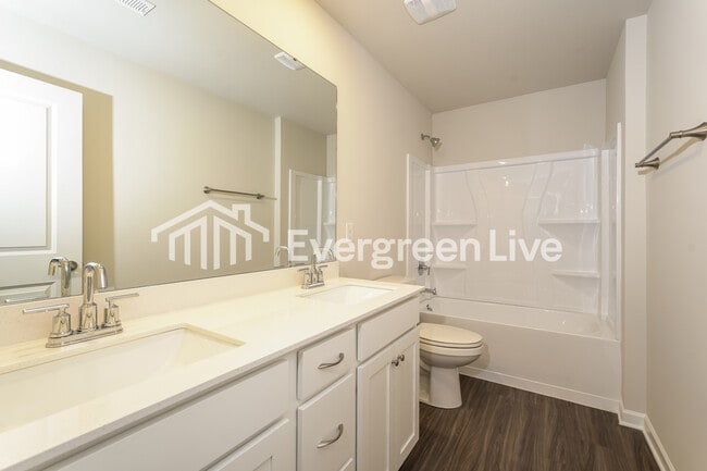 Building Photo - 5615 Hydrangea St