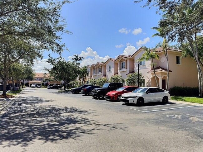 Building Photo - 8833 S Isles Cir