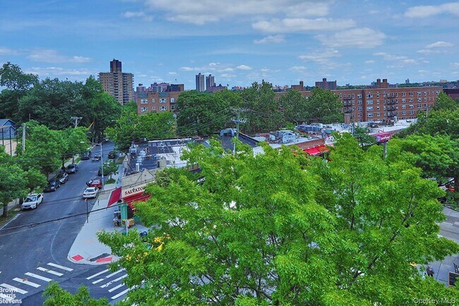 Building Photo - 3751 Riverdale Ave