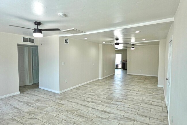 Building Photo - 8102 N 30th Dr