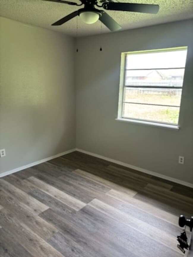 Building Photo - Now Available for Rent in Gray Warr!