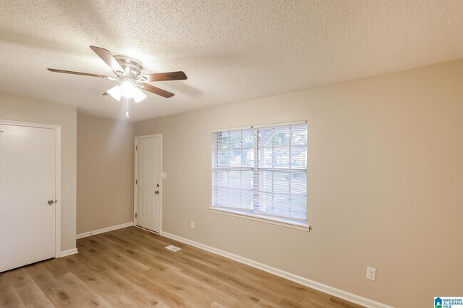 Building Photo - 3033 Carleton Rd