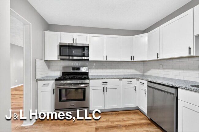 Building Photo - 1655 Westfield Dr N