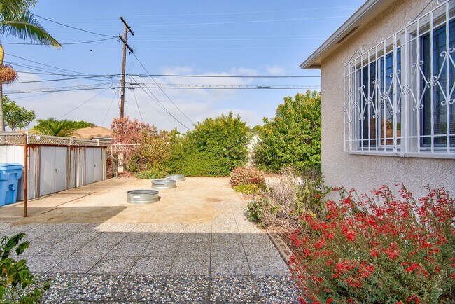 Building Photo - 3BR Home with Large Backyard Near SDSU
