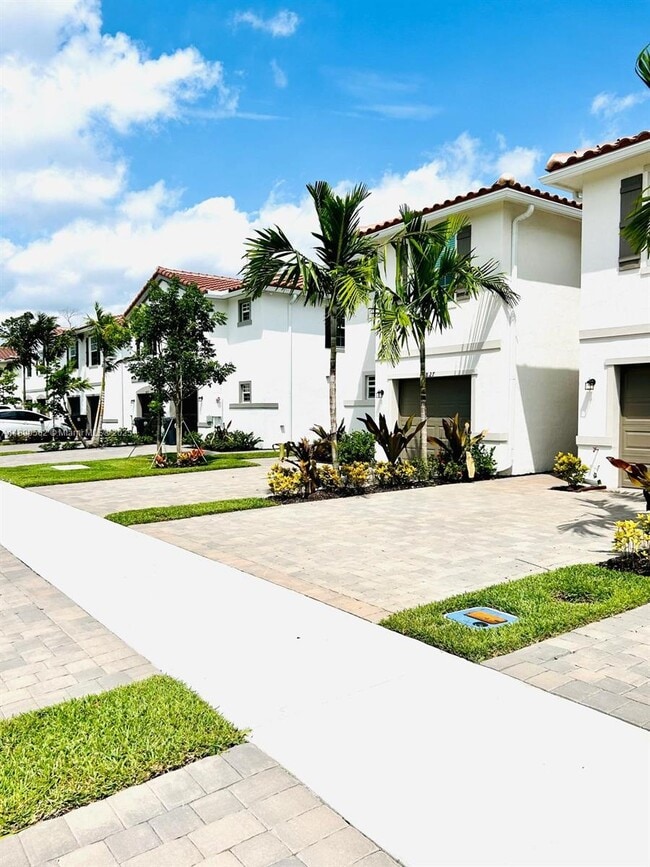 Building Photo - 6823 Broadwater Ln