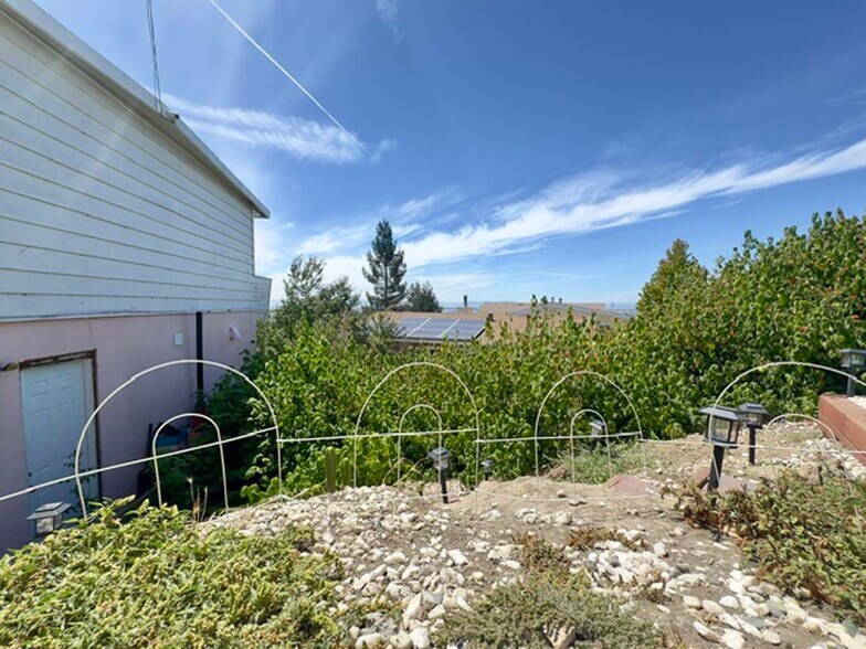 Building Photo - 6559 Simson St