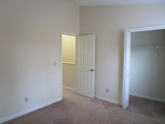 Building Photo - 645 Archdale Dr