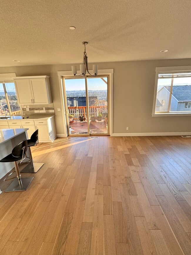 Building Photo - 12050 SW Autumnview St