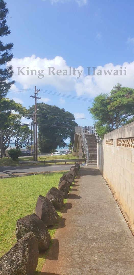 Building Photo - 4 br / 3 bath w/Lg Lanai &detached office ...