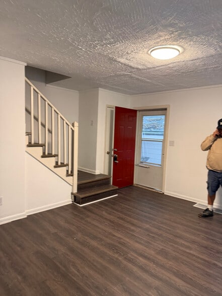 Building Photo - 707 S Hydraulic Ave