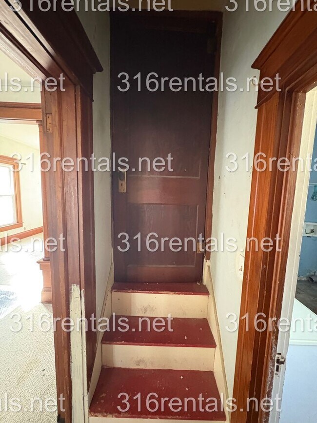 Building Photo - $799 - 2bed 1 bath - Single Family Home