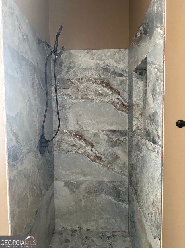 Building Photo - 124 Cottesford Dr SW