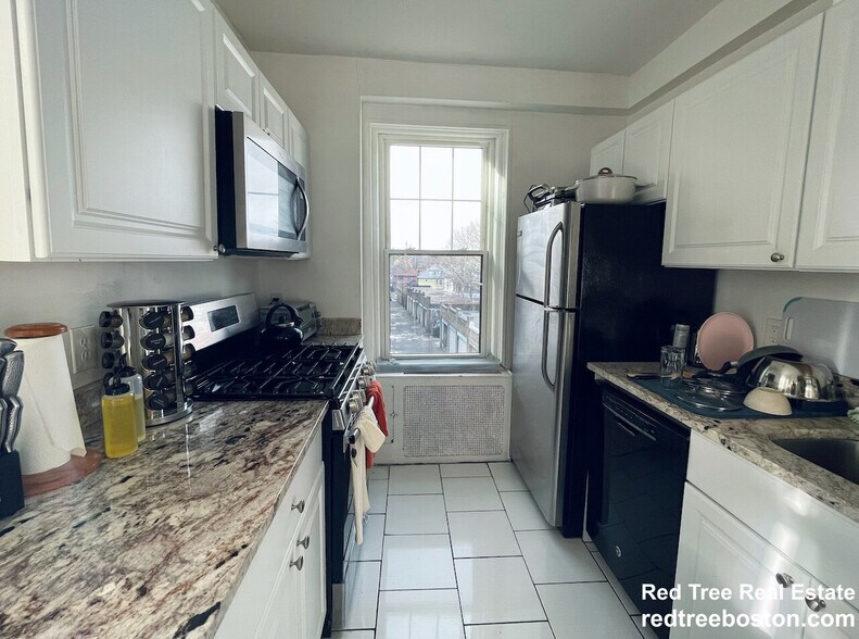 Building Photo - 2003 Commonwealth Ave